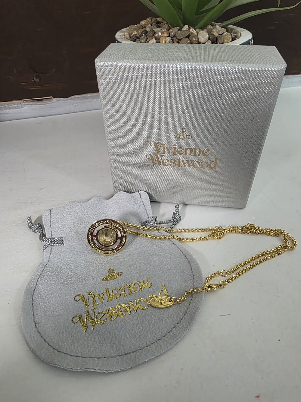 Vivienne Westwood Gold Orb Pendant Necklace All Inclusive - Picture 3 of 5
